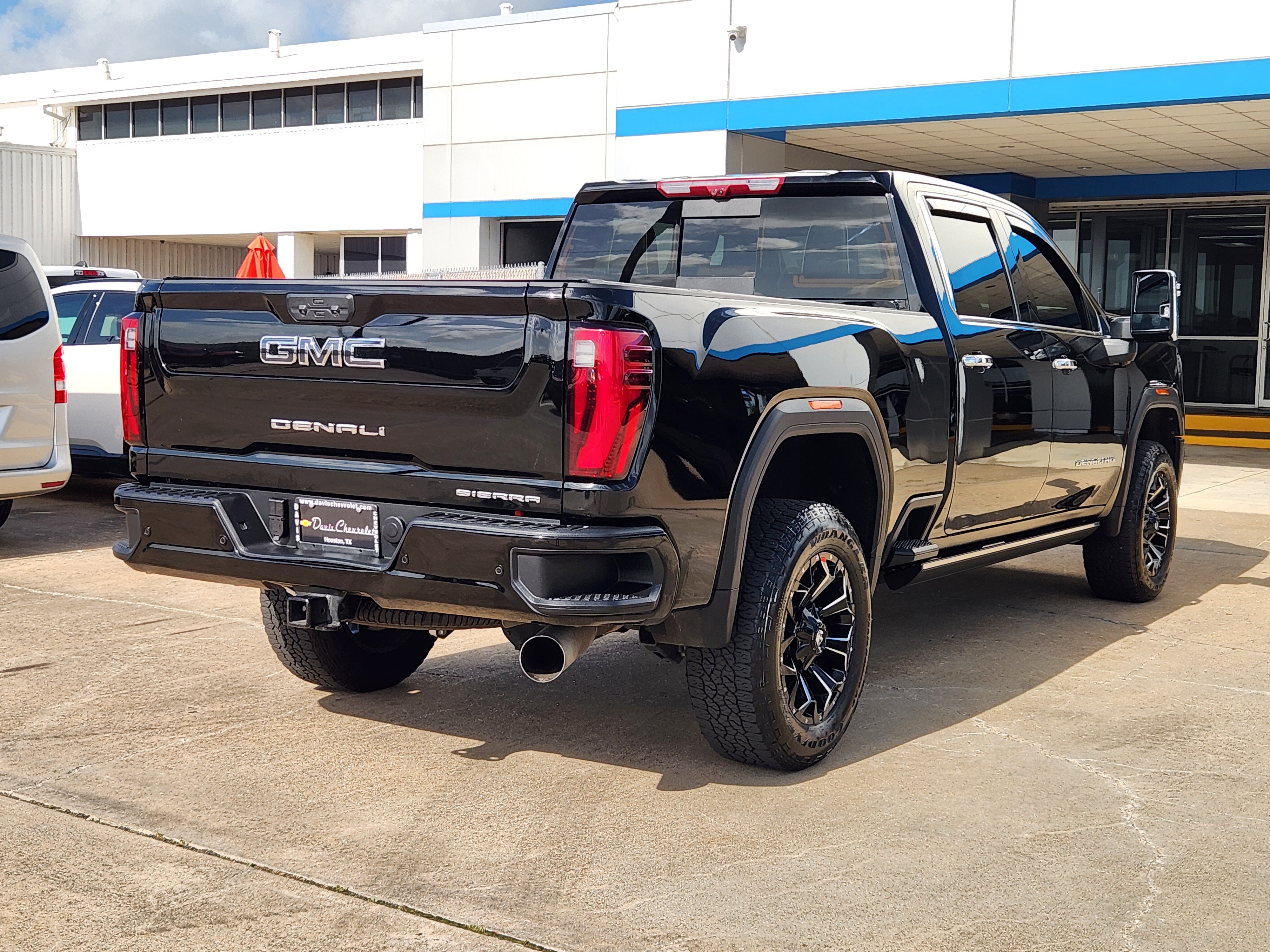 Used 2025 GMC Sierra 2500 Denali Ultimate w/ Max Trailering Package AWD/4WD image 6