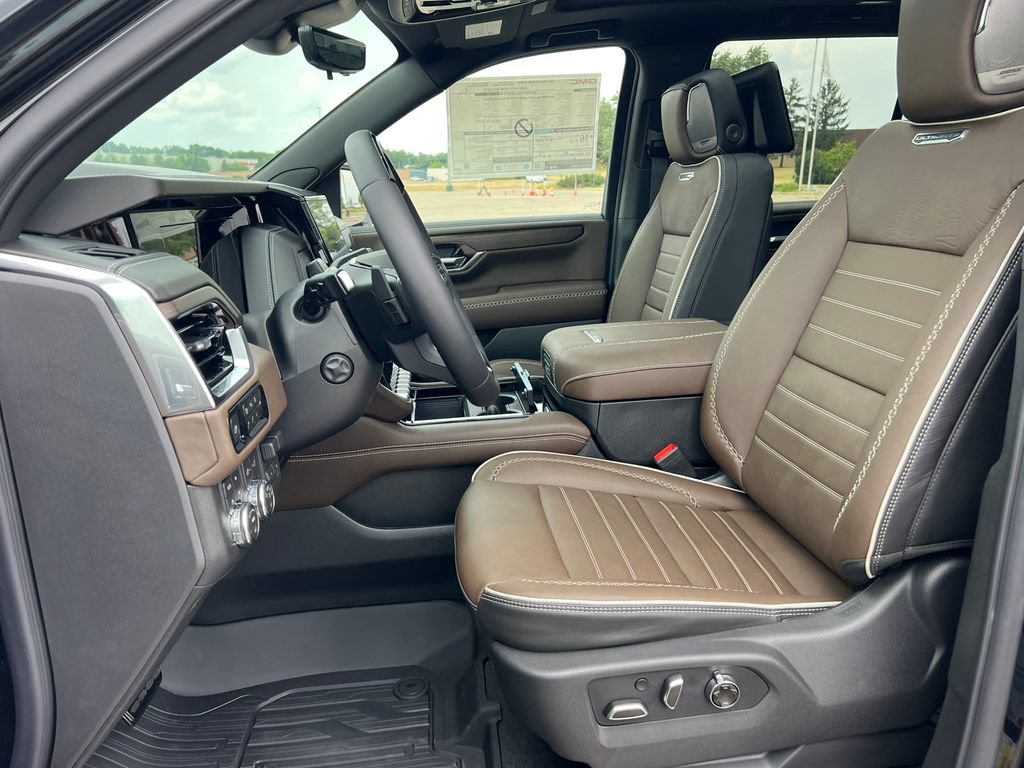 New 2026 GMC Yukon Denali Ultimate w/ LPO, Floor Liner Package AWD/4WD image 4