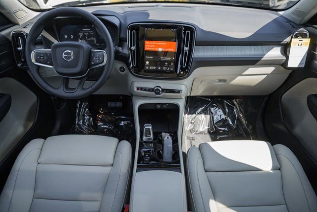 Used 2026 Volvo XC40 B5 Ultra w/ Protection Package Premier AWD/4WD image 19