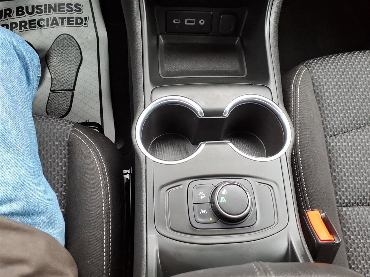 Used 2022 GMC Terrain SLE FWD image 13