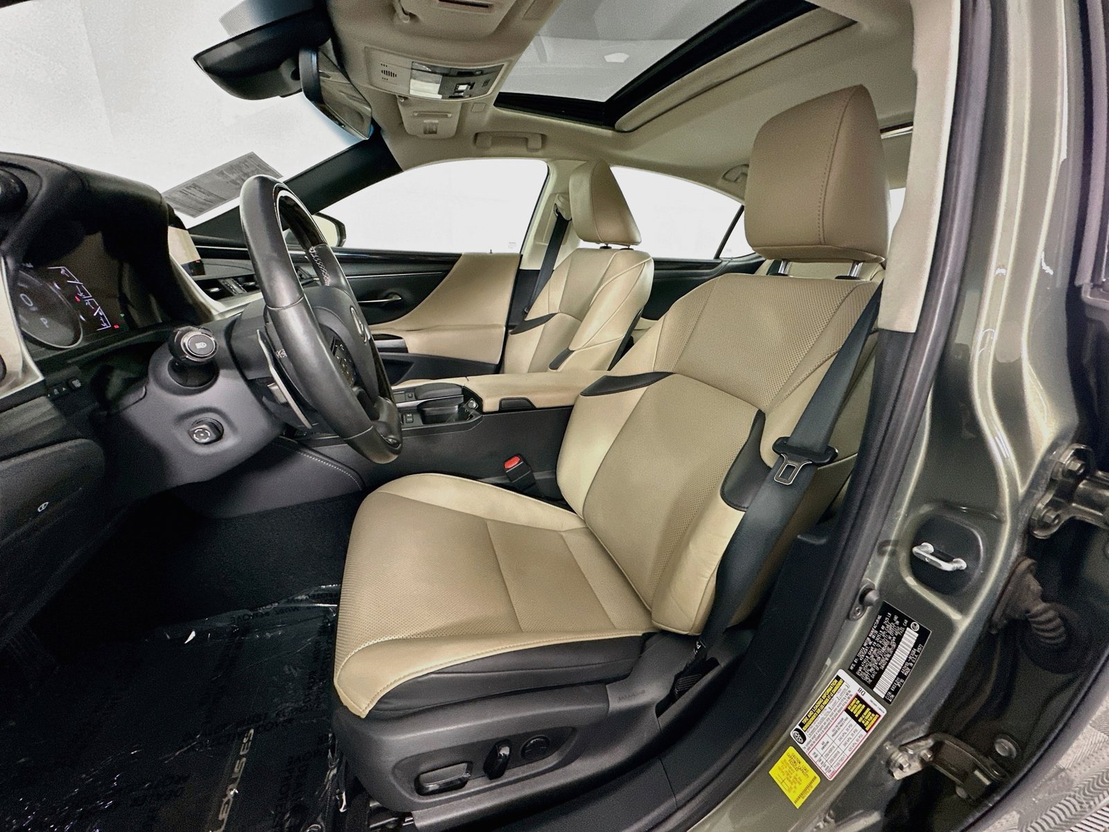Used 2020 Lexus ES 300h w/ Premium Package FWD image 21