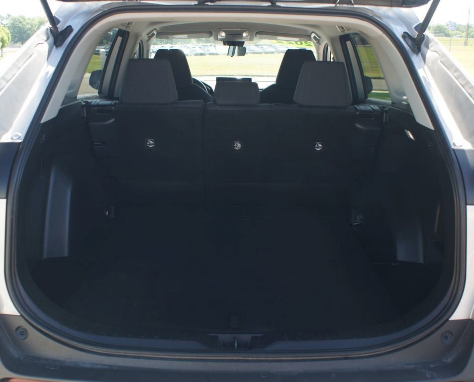 Used 2022 Toyota RAV4 LE FWD image 15