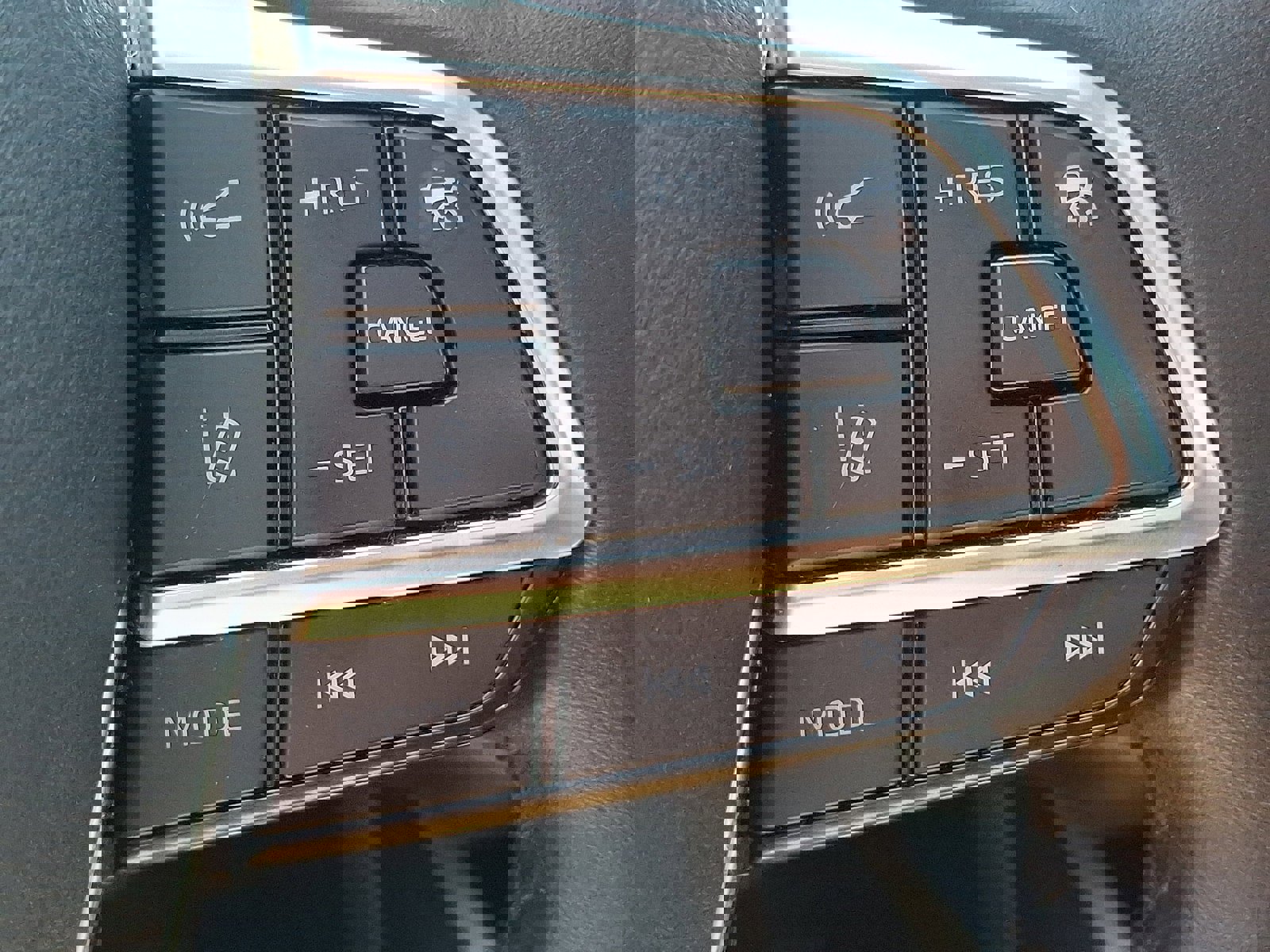 Used 2021 Toyota Highlander XLE image 25