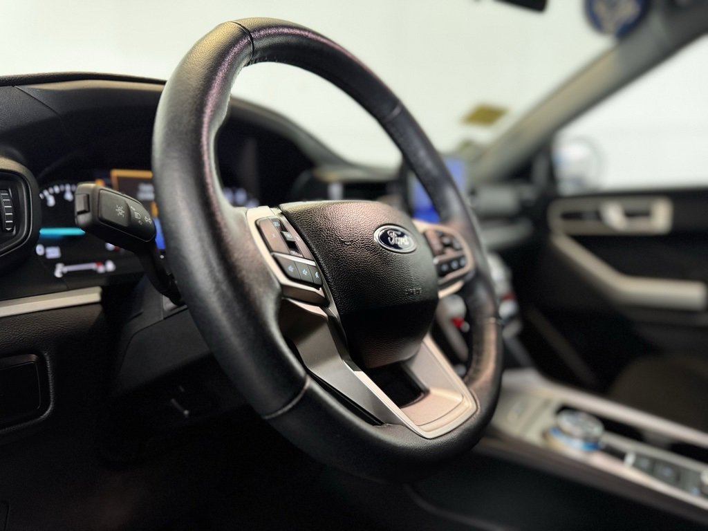Used 2023 Ford Explorer XLT image 13