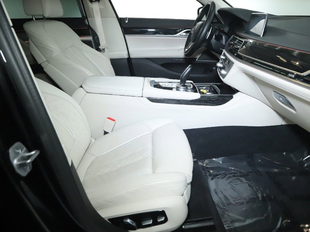 Used 2022 BMW 740i xDrive w/ Premium Package AWD/4WD image 38