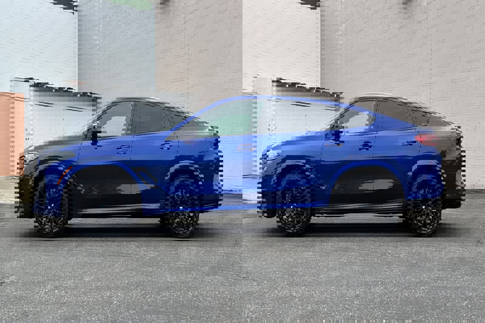 Used 2024 BMW X6 M Competition w/ Executive Package image 9