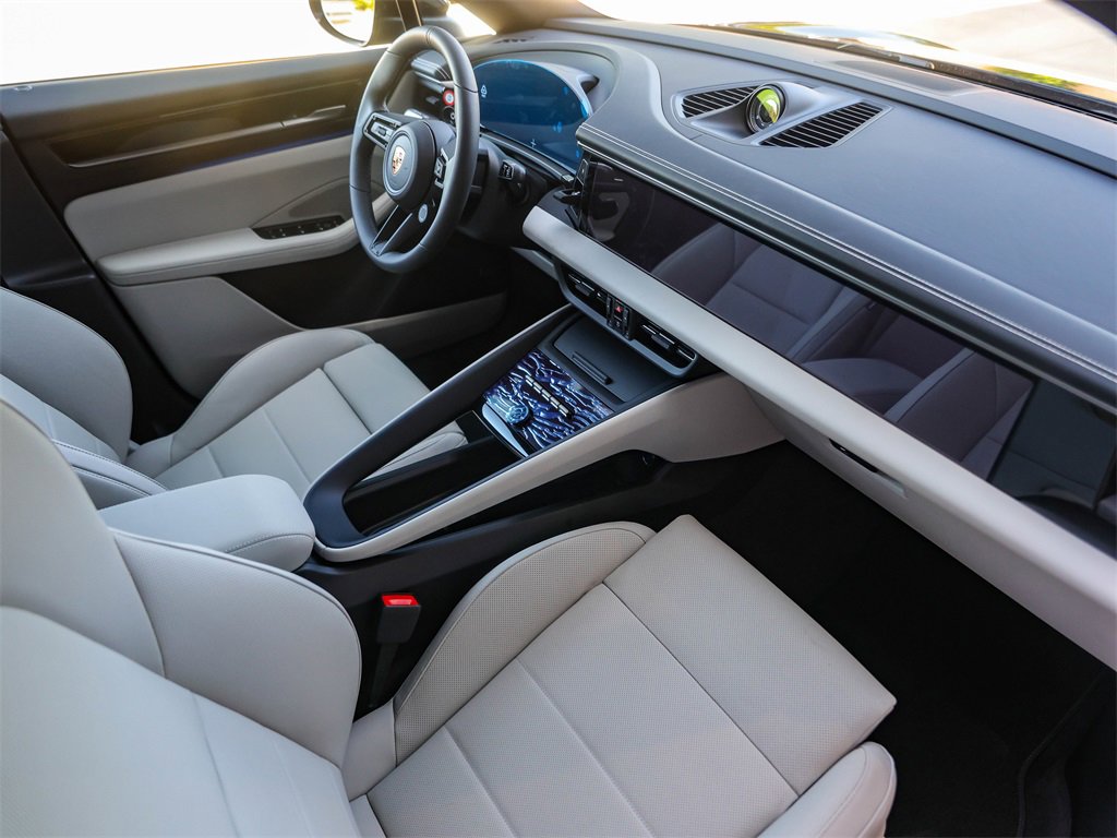 New 2025 Porsche Macan 4 Electric image 37