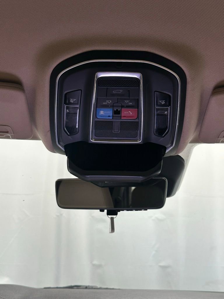 Used 2021 Jeep Grand Cherokee L Limited w/ Luxury Tech Group II image 17