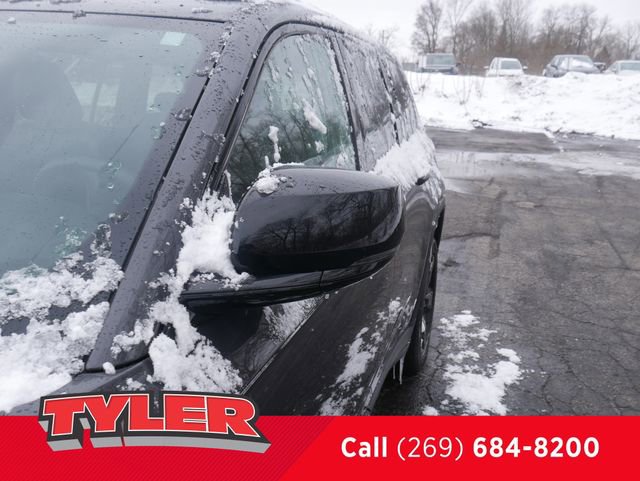 Certified 2023 Jeep Grand Cherokee Altitude image 11