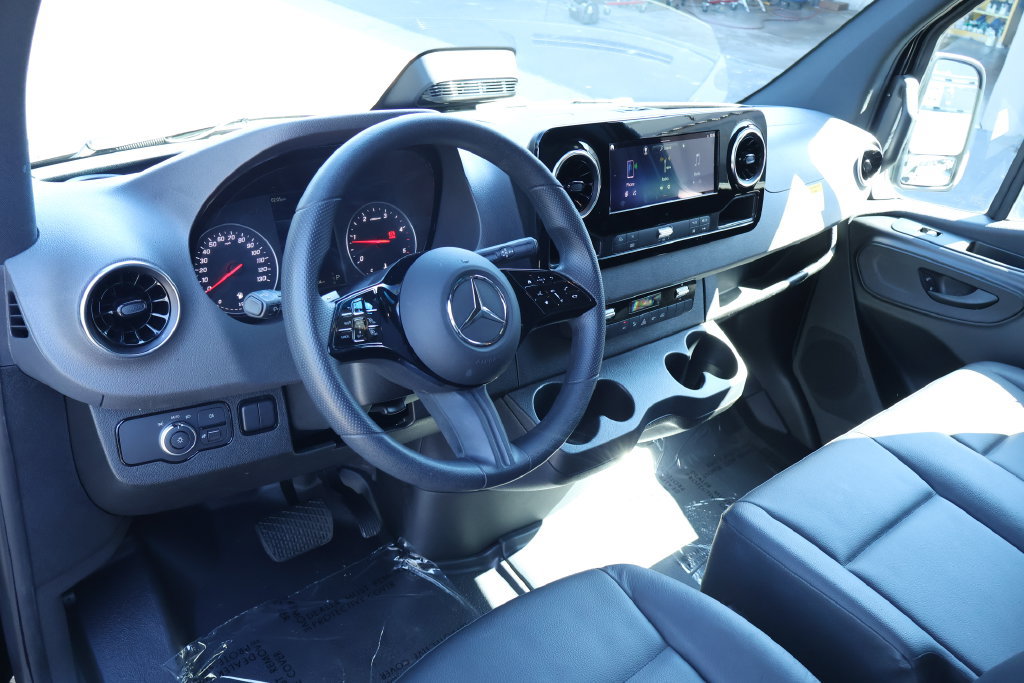 Used 2025 Mercedes-Benz Sprinter 2500 image 7