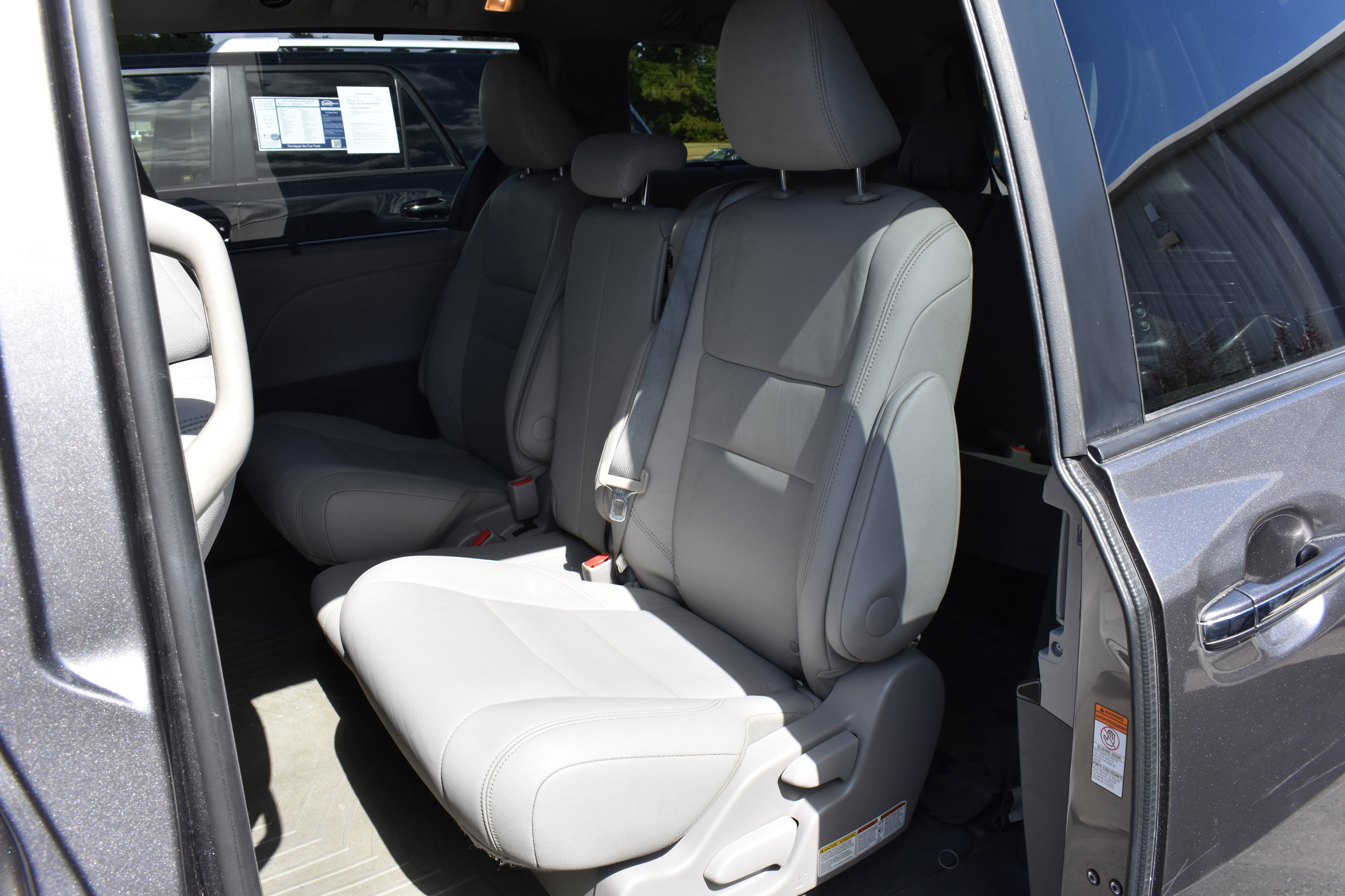 Used 2017 Toyota Sienna L image 28