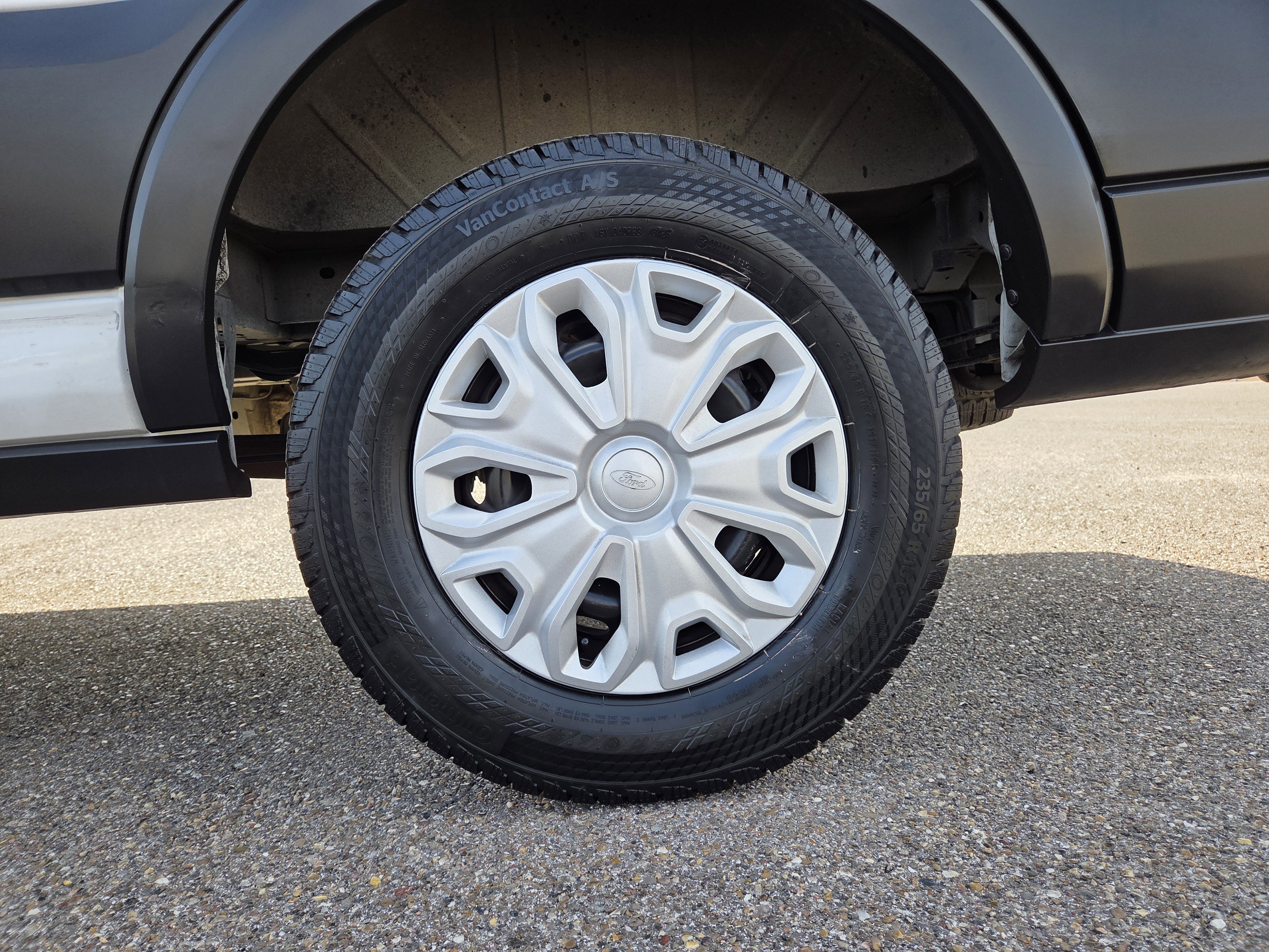 Used 2024 Ford Transit 350 XLT image 9