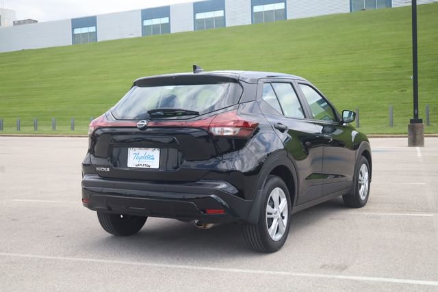 Certified 2025 Nissan Kicks Play S FWD image 4