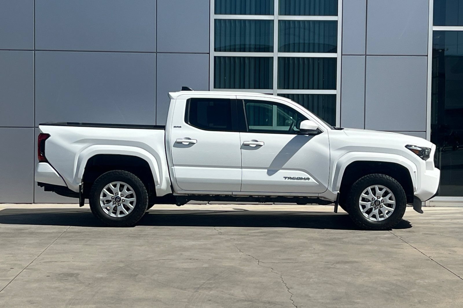Certified 2024 Toyota Tacoma SR5 AWD/4WD image 3