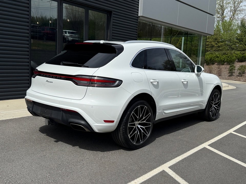 Certified 2023 Porsche Macan image 7