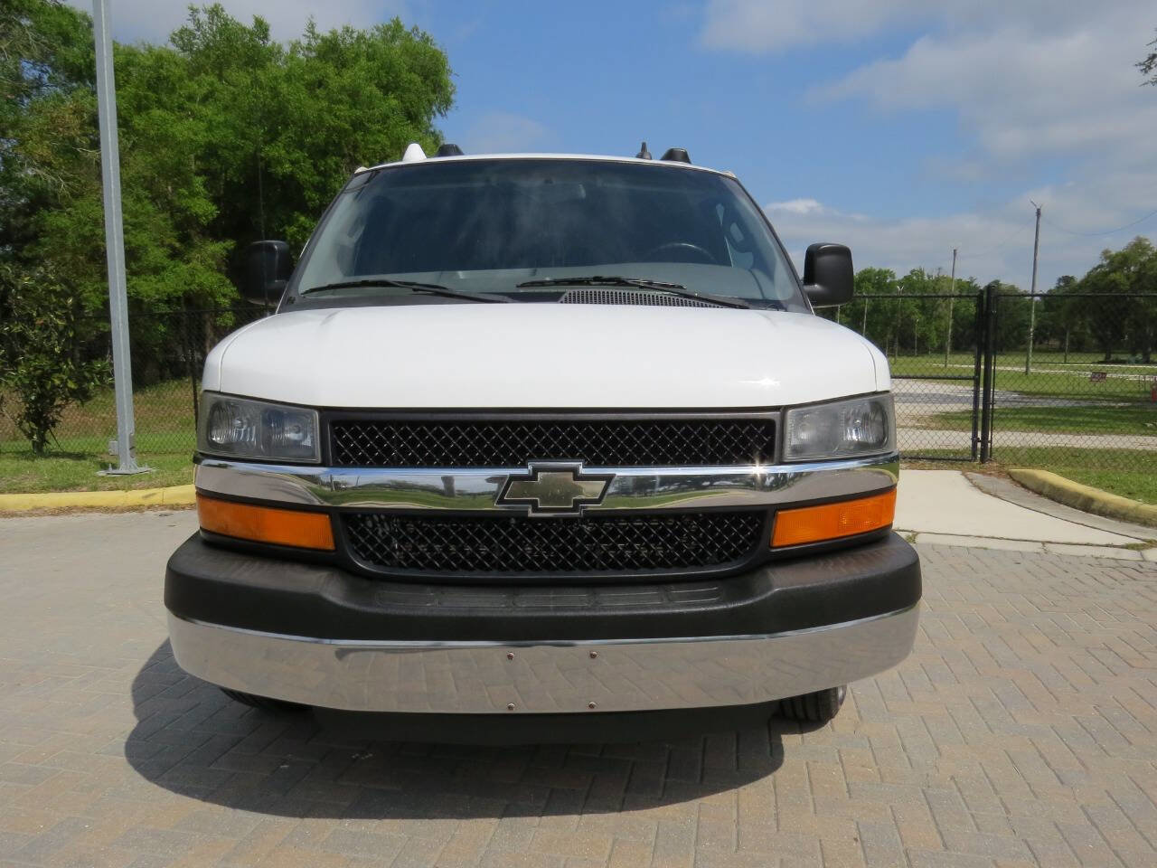 Used 2016 Chevrolet Express 3500 image 23