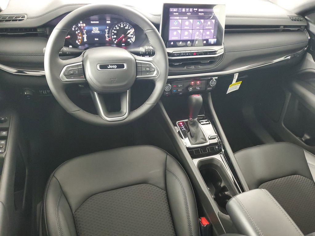 New 2026 Jeep Compass Latitude image 15