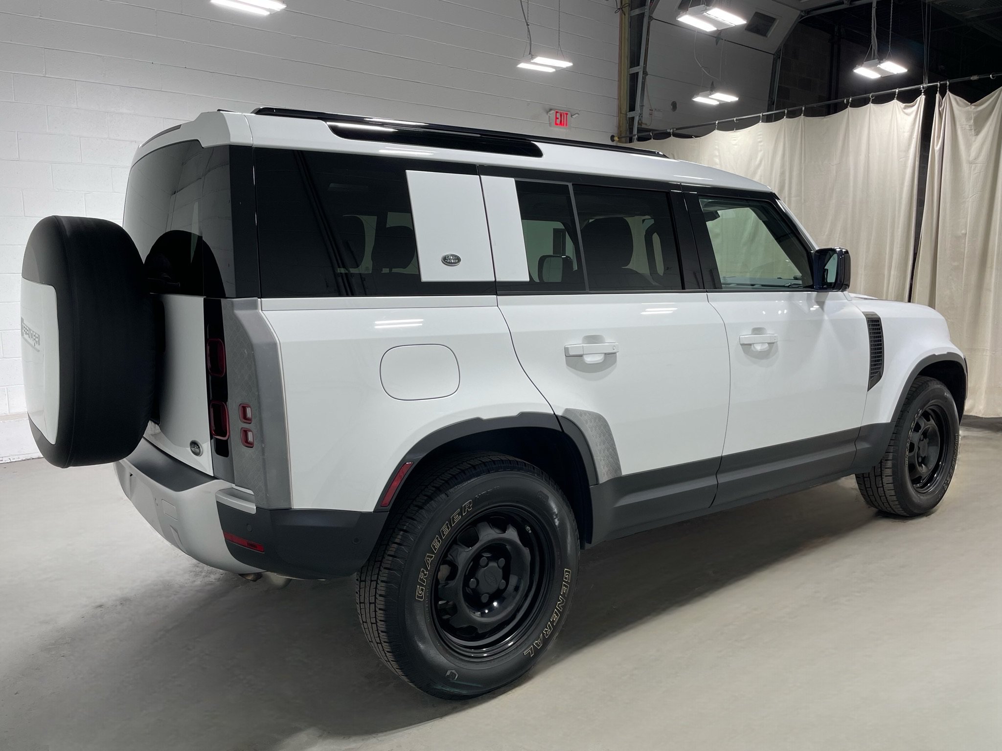 Used 2020 Land Rover Defender 110 AWD/4WD image 4