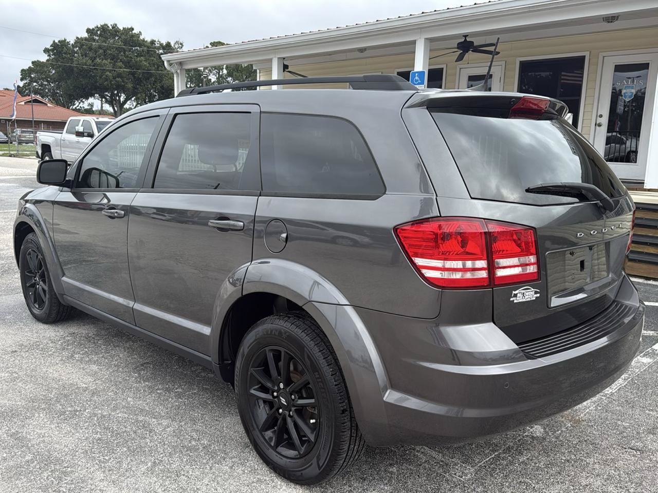 Used 2020 Dodge Journey SE w/ SE Popular Equipment Group FWD image 3