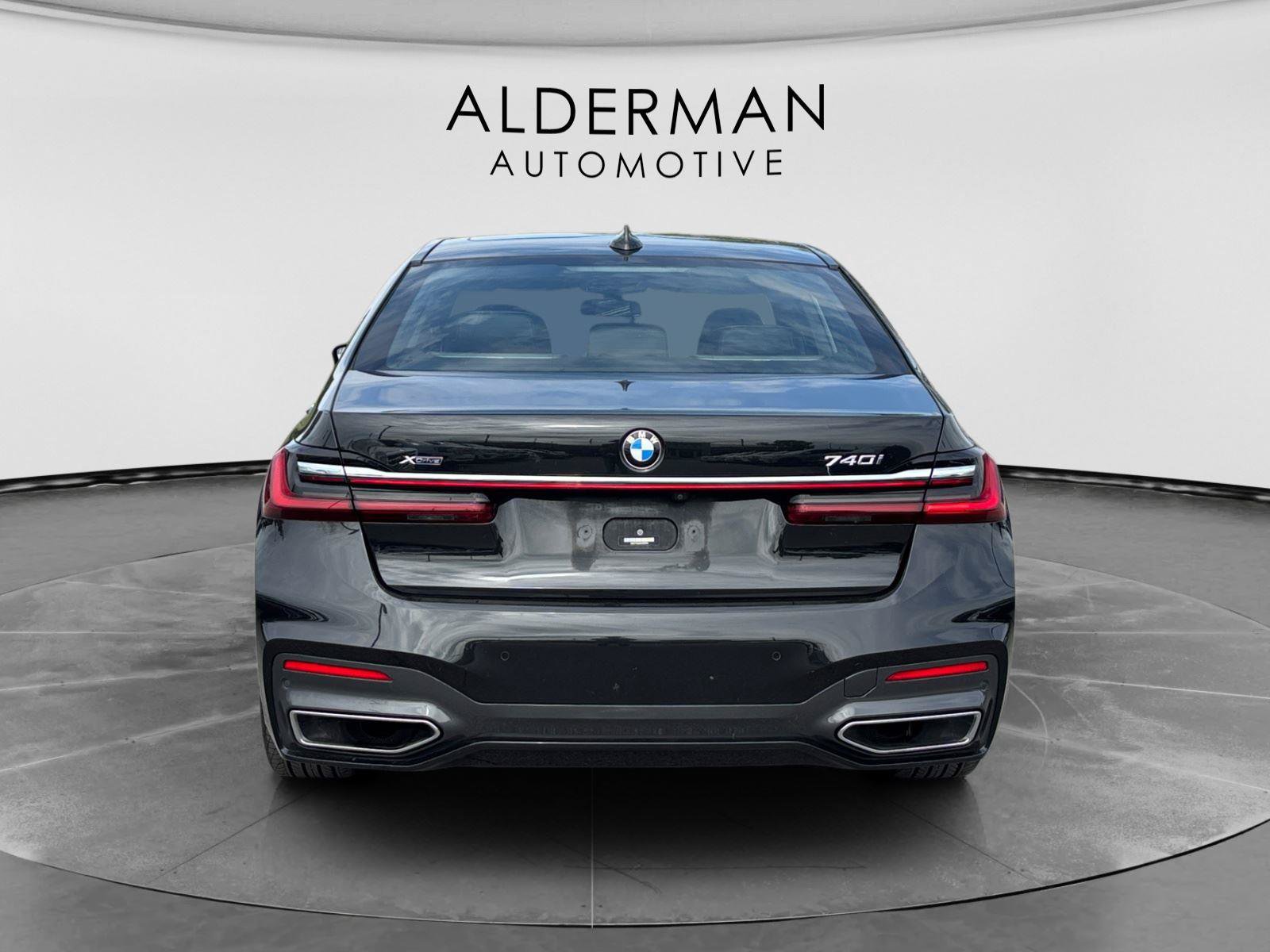 Used 2022 BMW 740i xDrive w/ M Sport Package AWD/4WD image 4