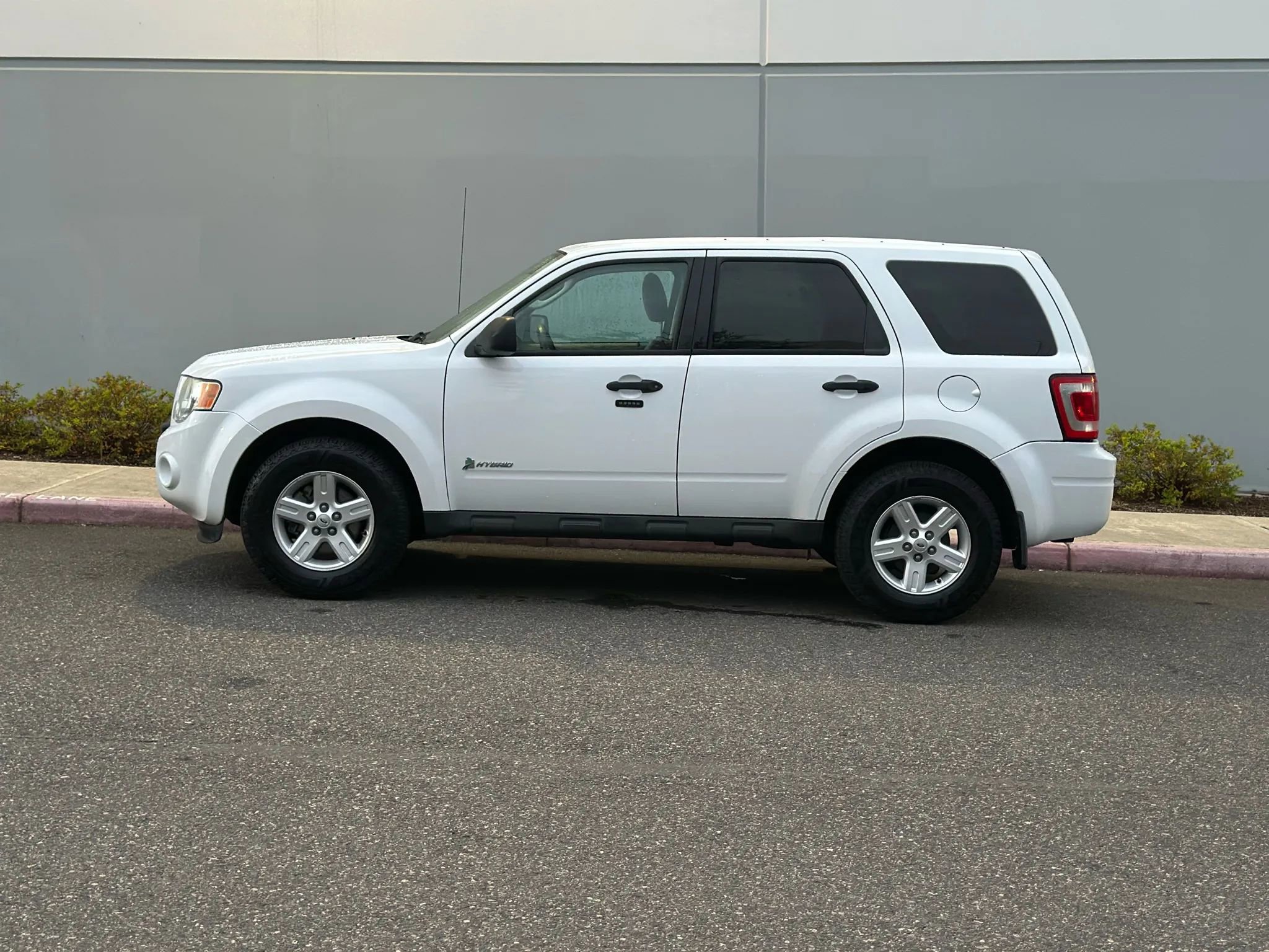 Used 2011 Ford Escape 4WD Hybrid image 2