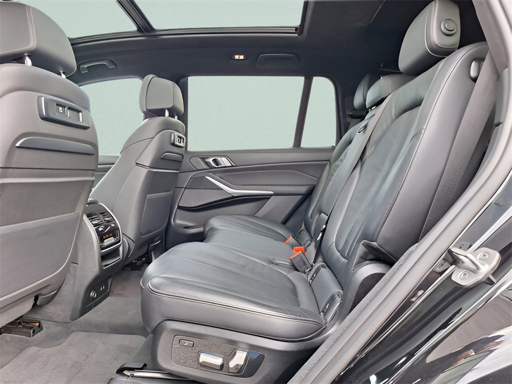 Used 2021 BMW X7 xDrive40i w/ M Sport Package image 11