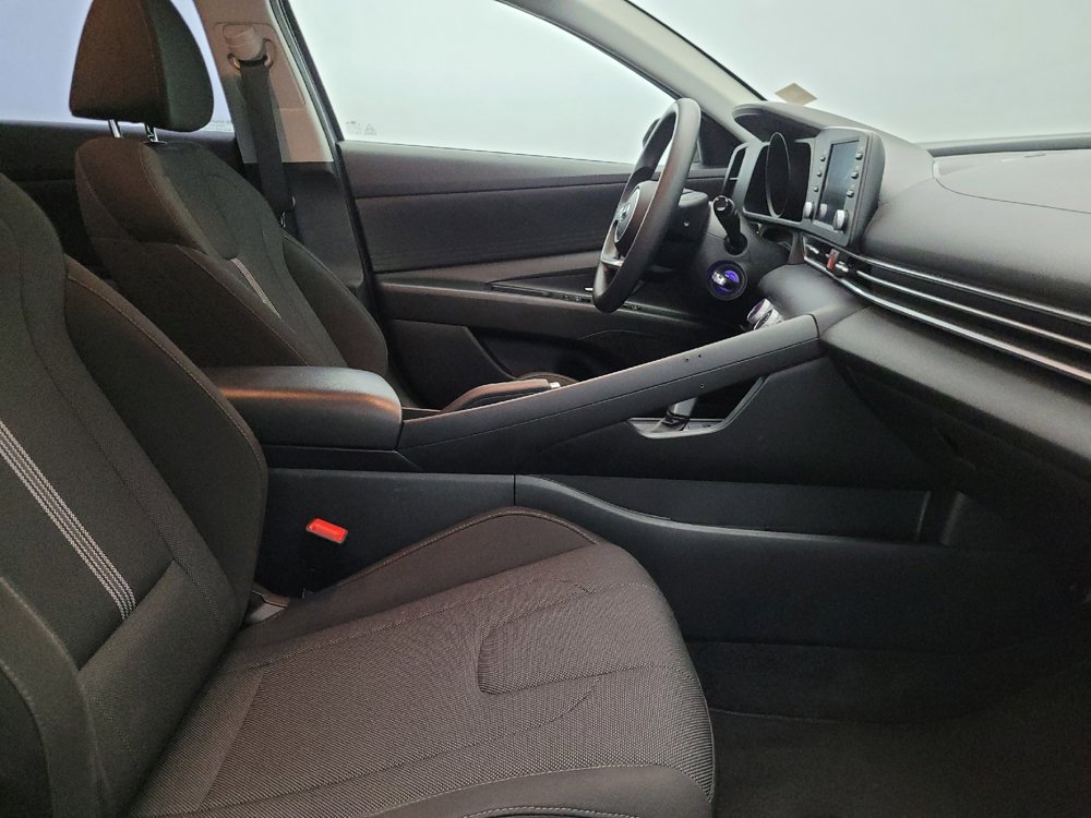 Used 2022 Hyundai Elantra SE image 21
