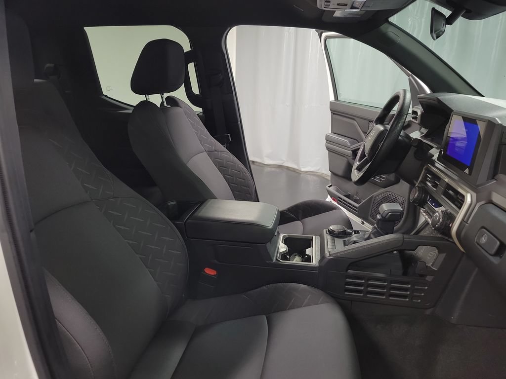 Used 2025 Toyota Tacoma SR5 AWD/4WD image 32