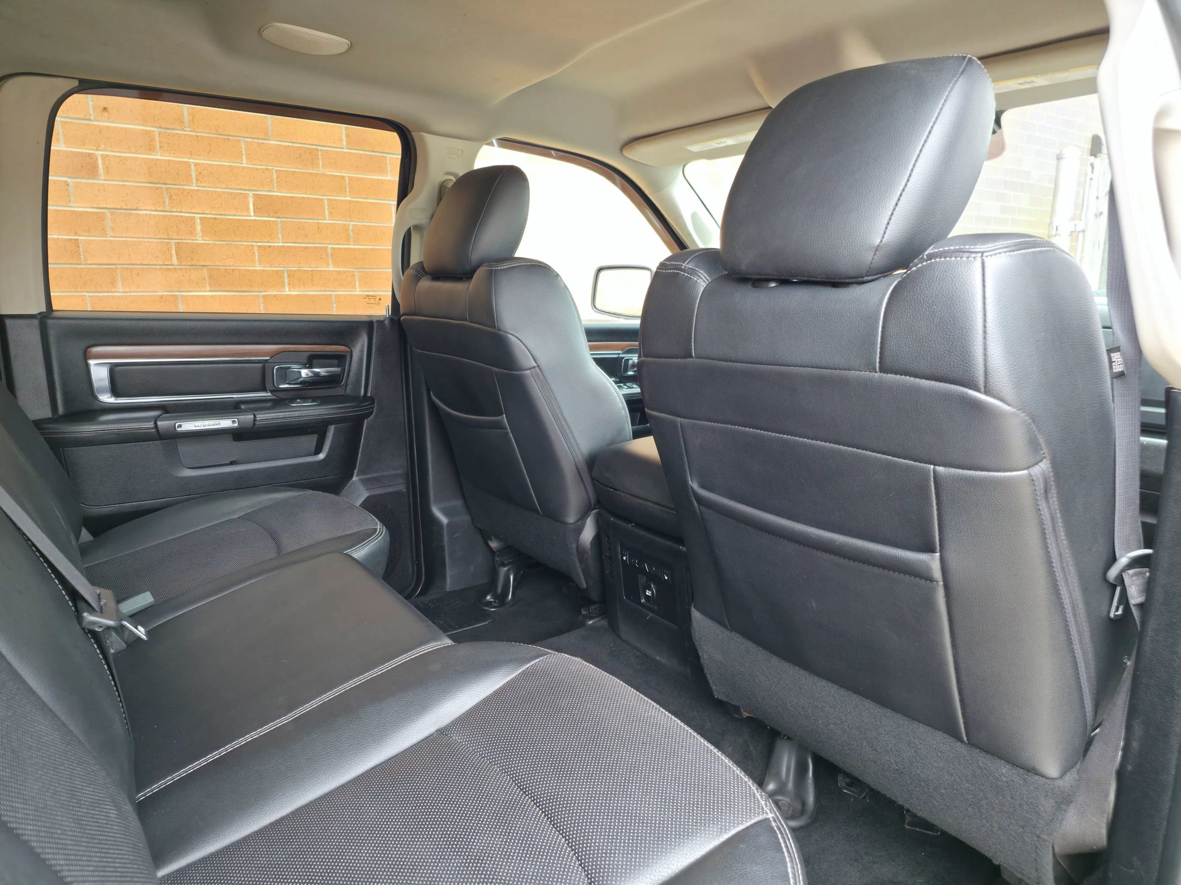 Used 2016 RAM 1500 Laramie w/ Convenience Group AWD/4WD image 14