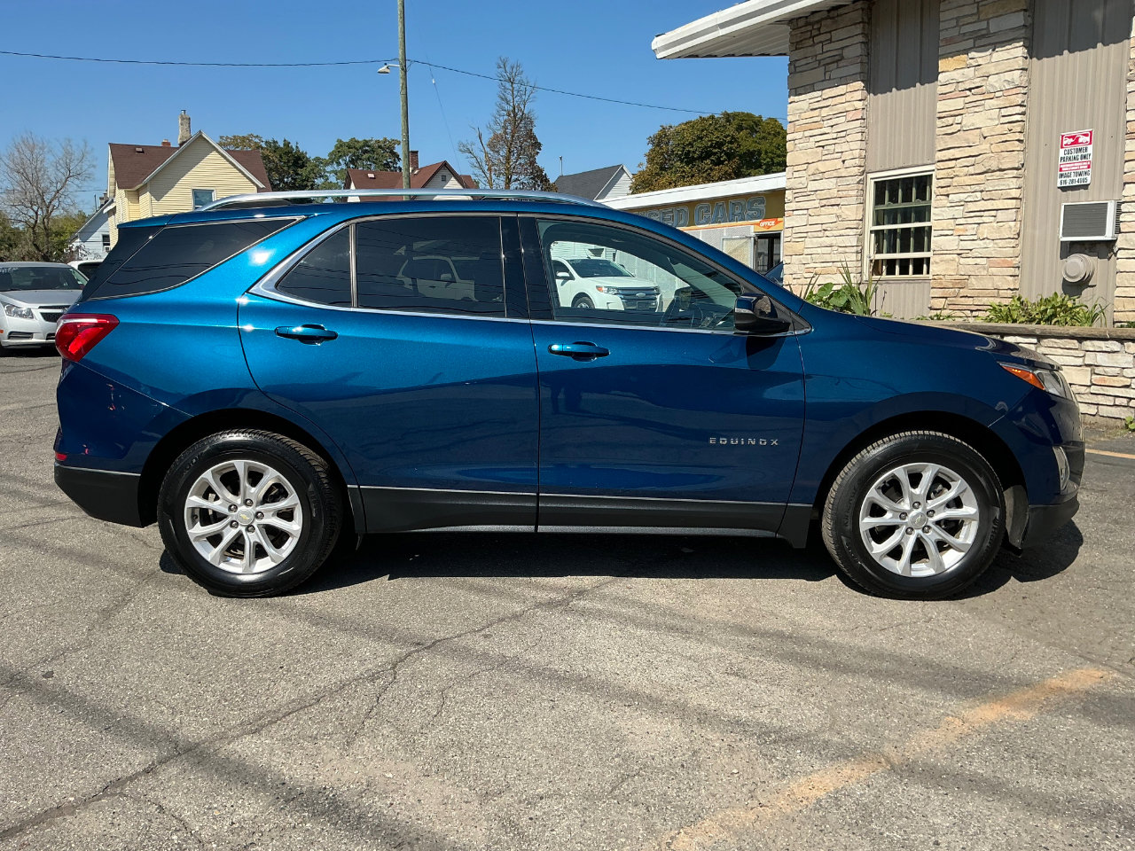 Used 2019 Chevrolet Equinox LT w/ Sun & Navigation Package image 2