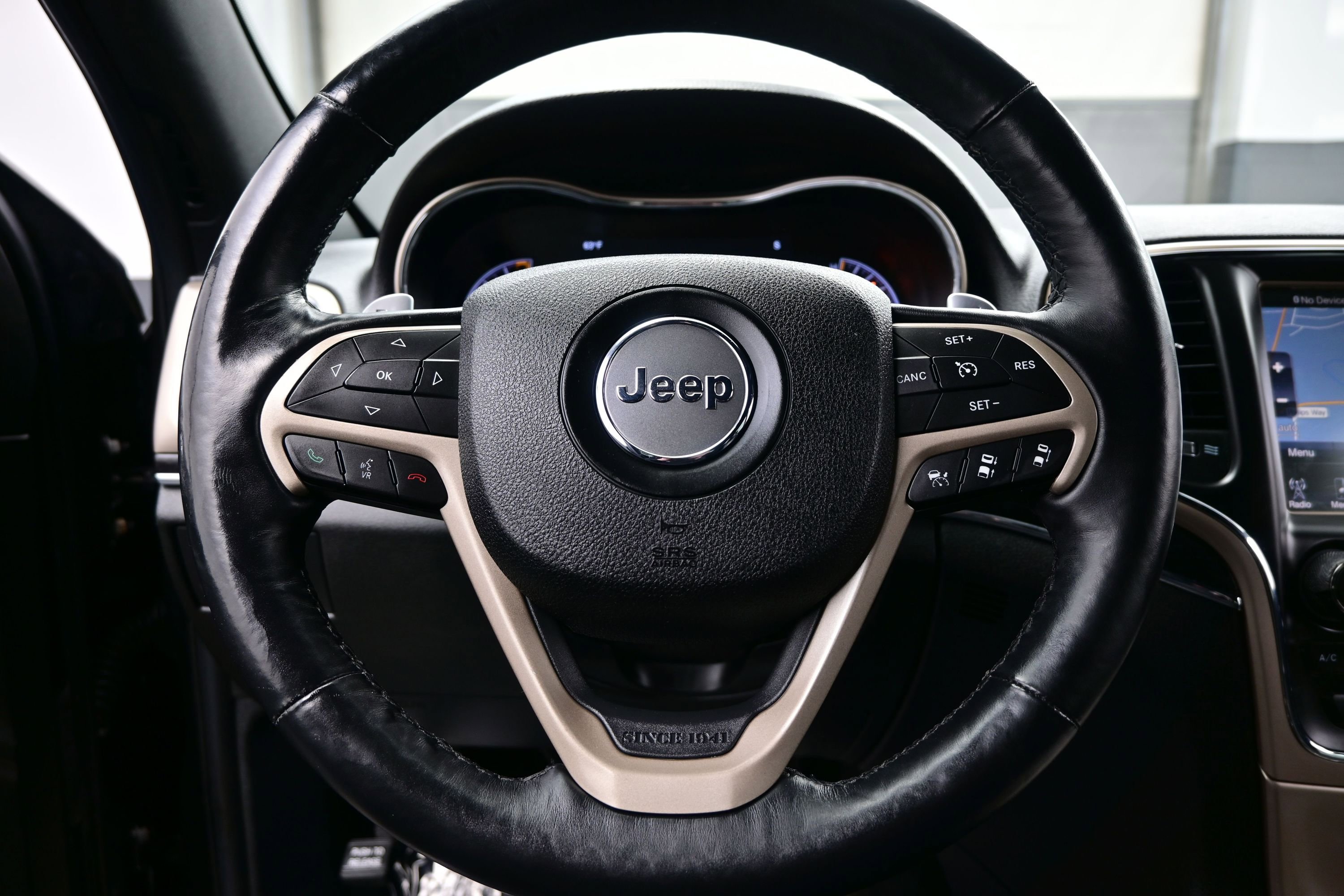 Used 2014 Jeep Grand Cherokee Limited w/ Luxury Group II AWD/4WD image 24