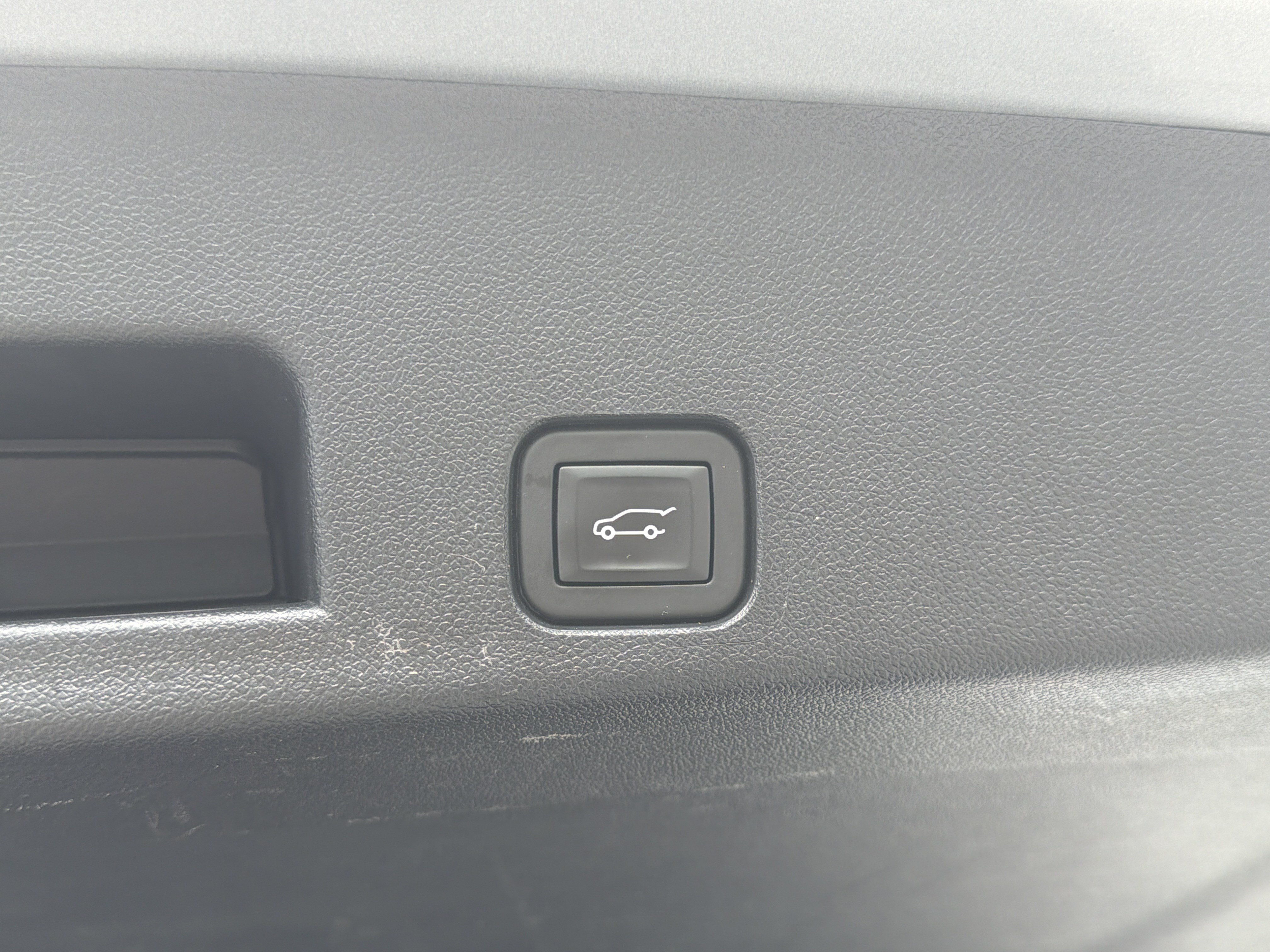 Used 2025 Chevrolet Traverse LT FWD image 23