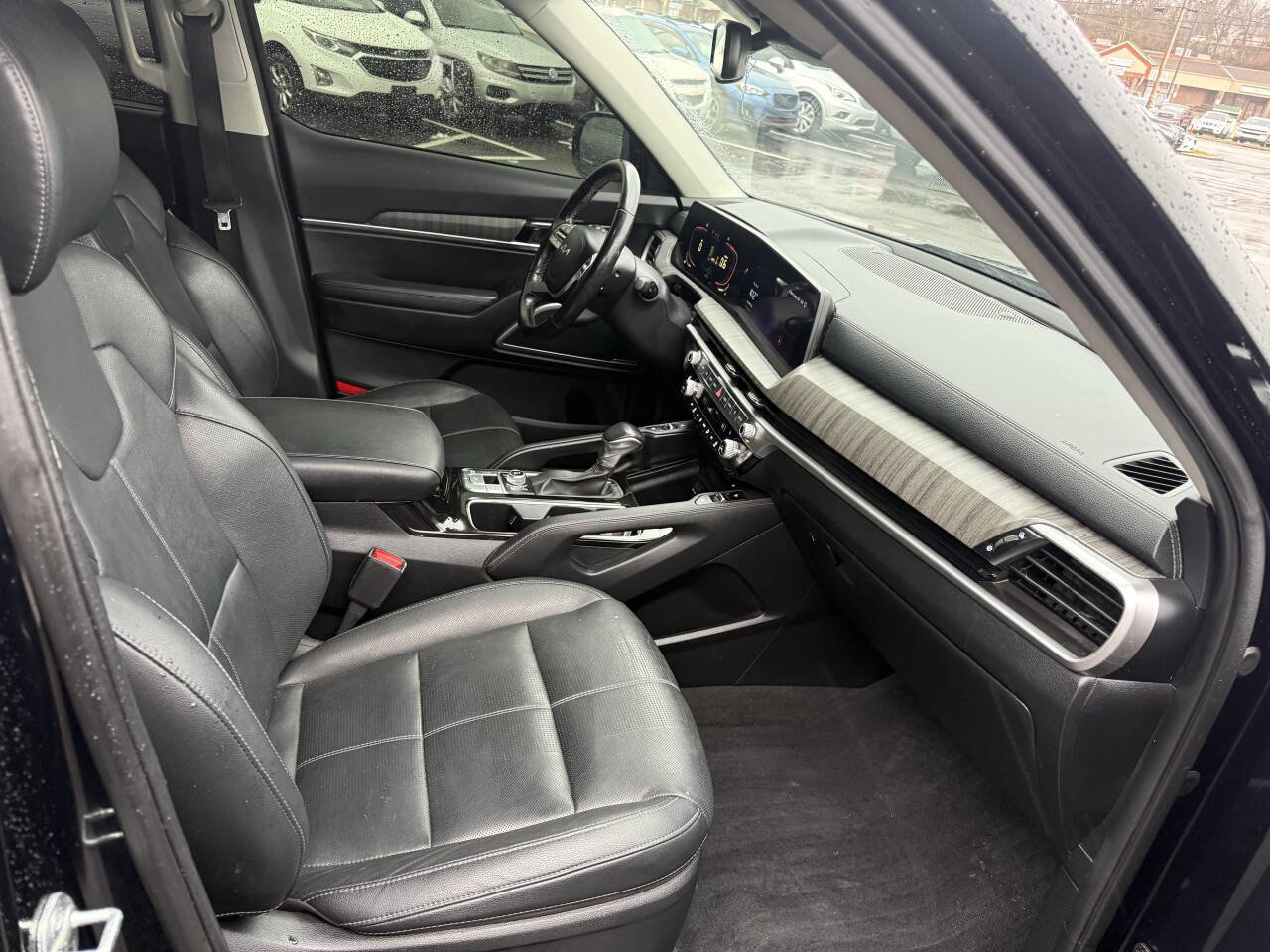 Used 2023 Kia Telluride EX w/ EX Captain's Chair Package image 14