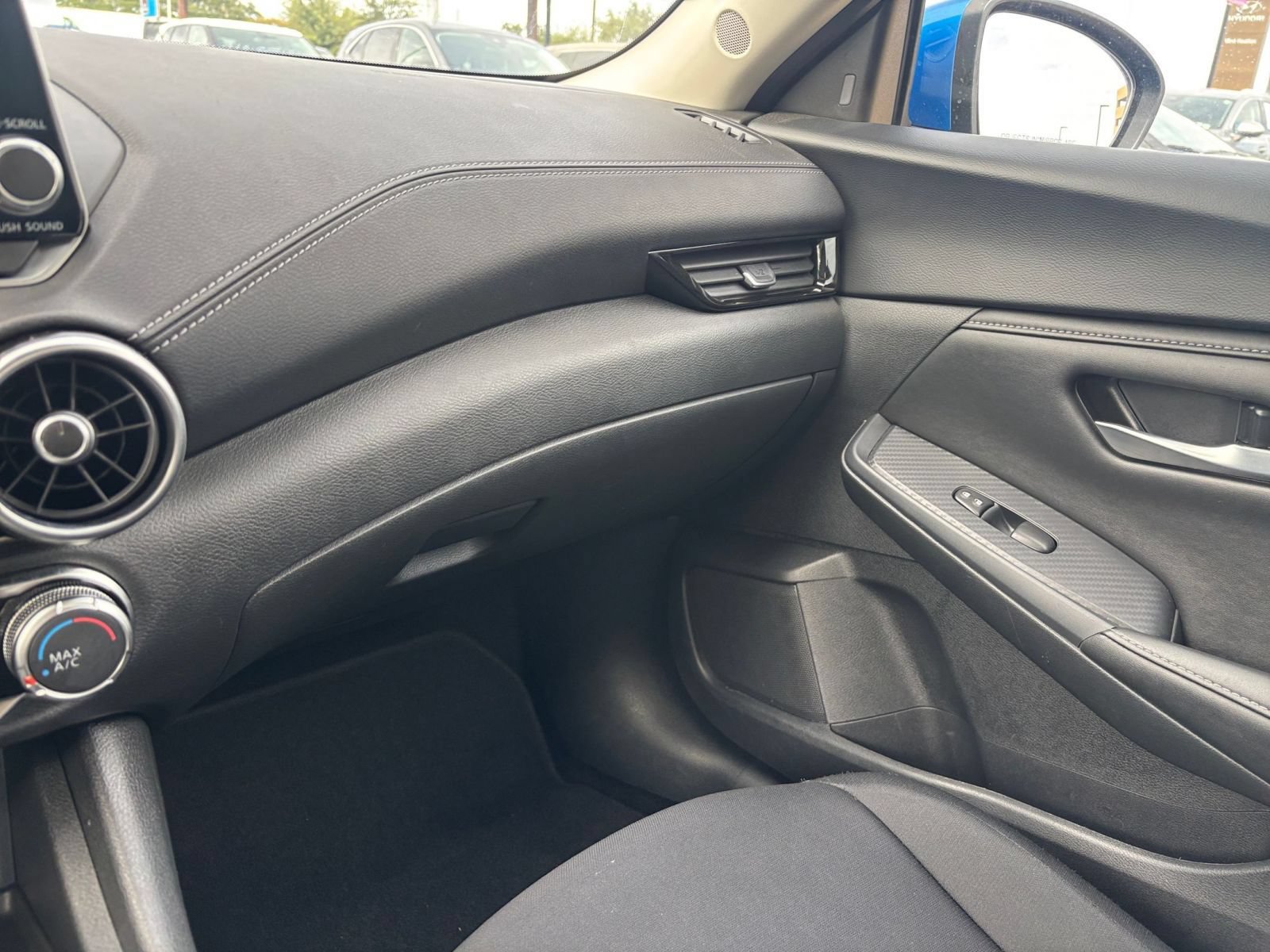 Used 2025 Nissan Sentra SV FWD image 32