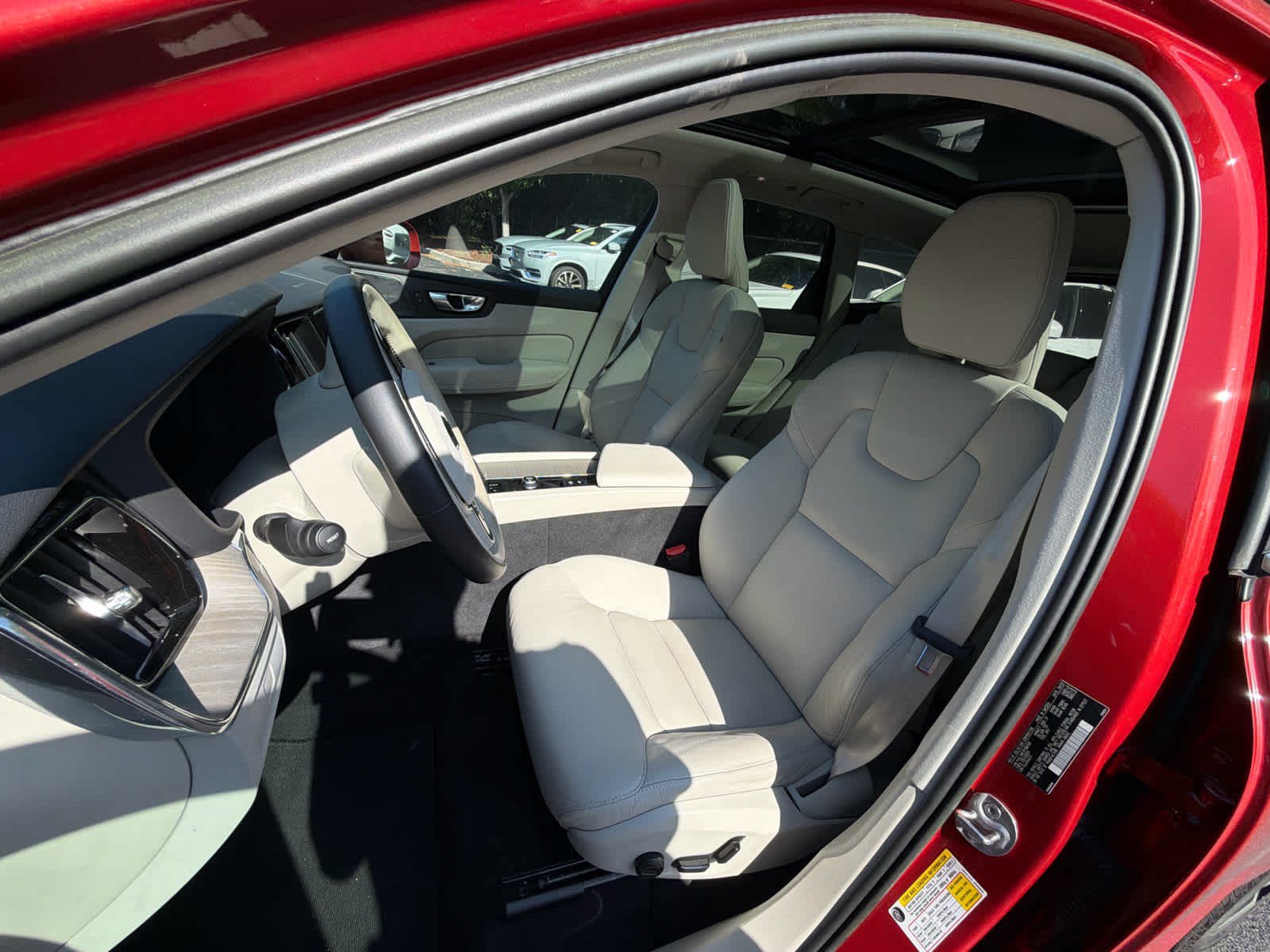 Used 2023 Volvo XC60 B5 Plus AWD/4WD image 25