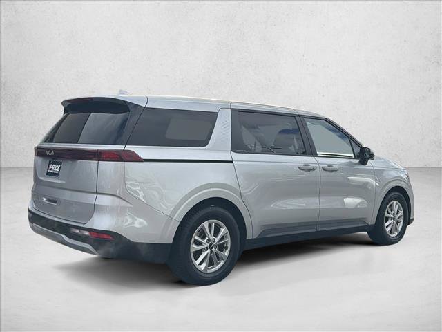 Used 2022 Kia Carnival LX image 5