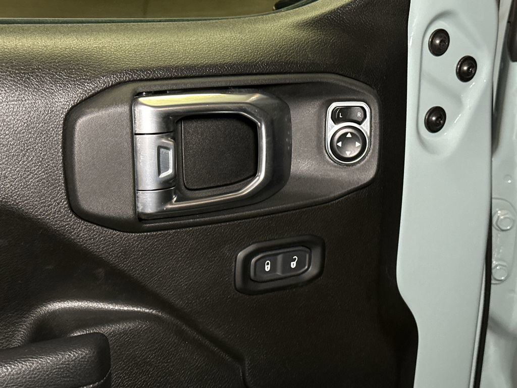 Used 2024 Jeep Wrangler Unlimited image 16