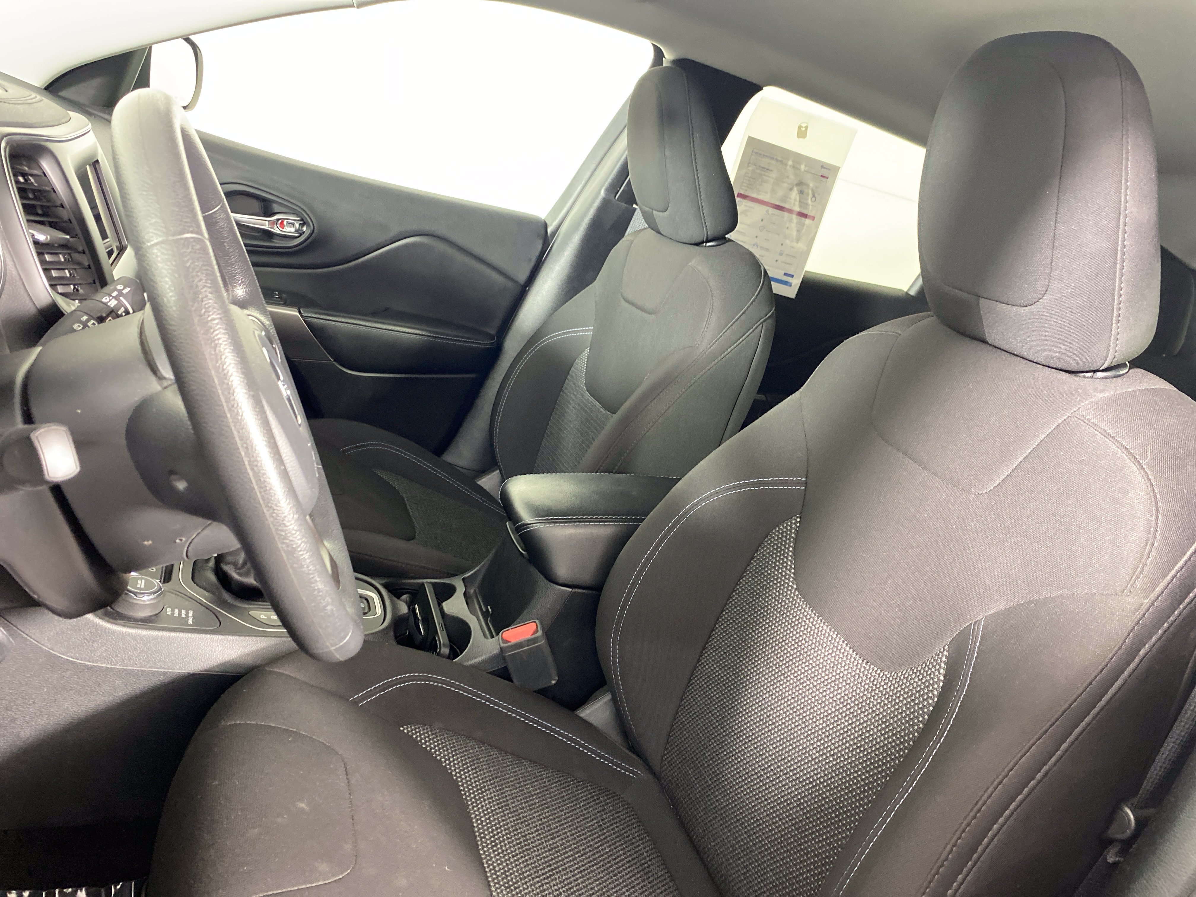 Used 2019 Jeep Cherokee Latitude w/ Popular Appearance Group AWD/4WD image 15