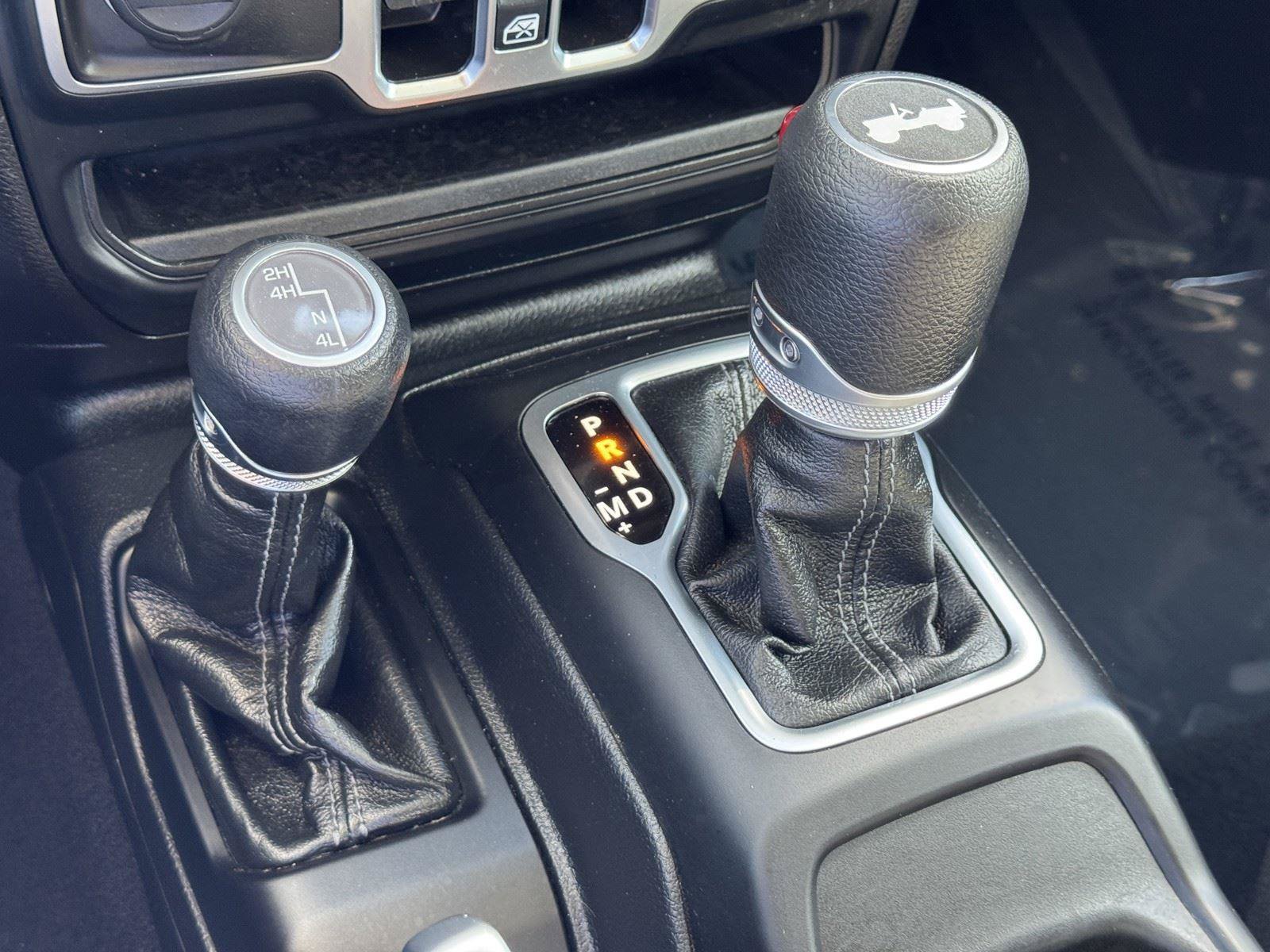 Used 2025 Jeep Wrangler Unlimited Sahara AWD/4WD image 27