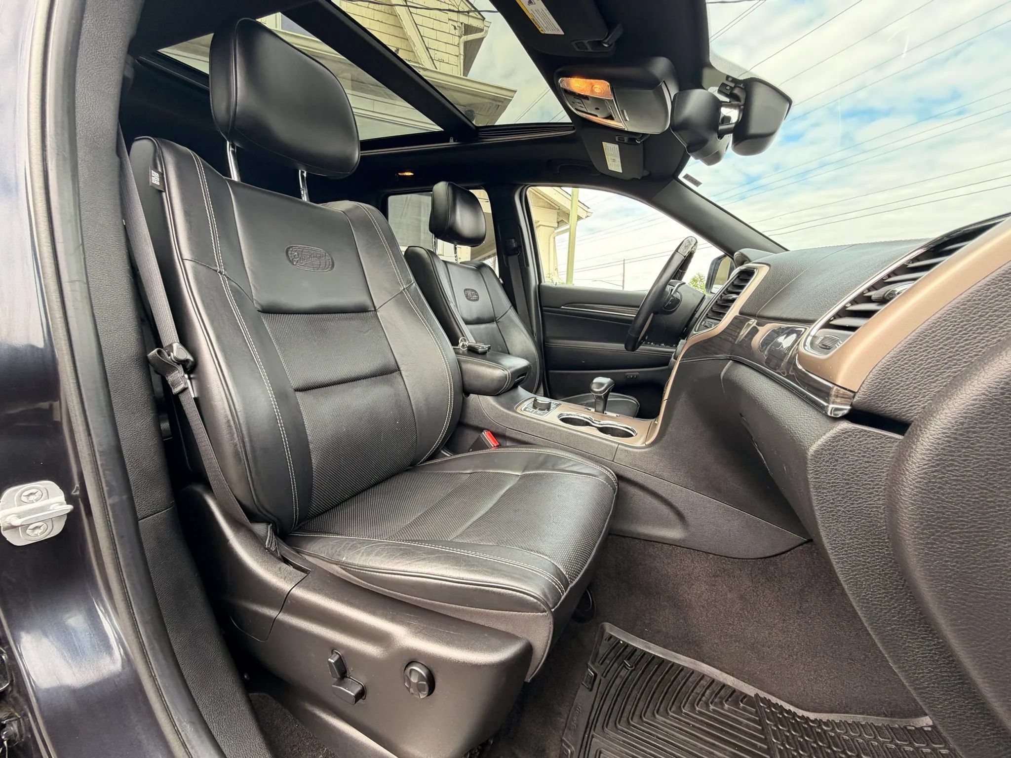Used 2014 Jeep Grand Cherokee Overland AWD/4WD image 23