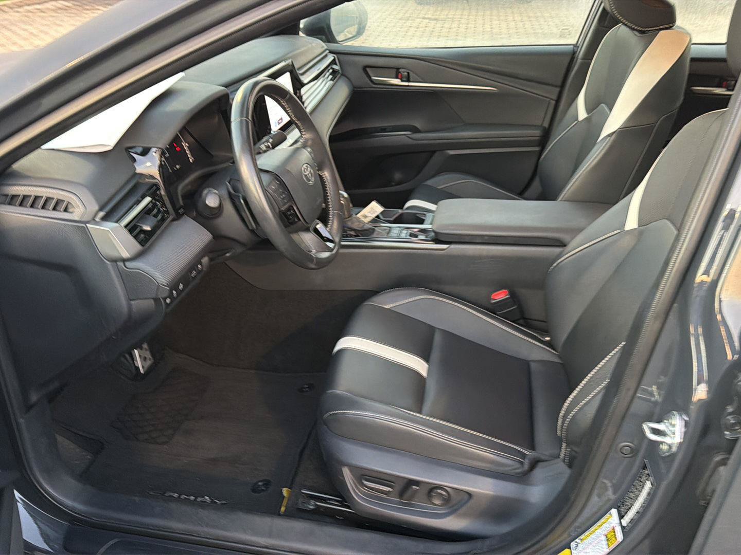 Used 2025 Toyota Camry SE FWD image 10