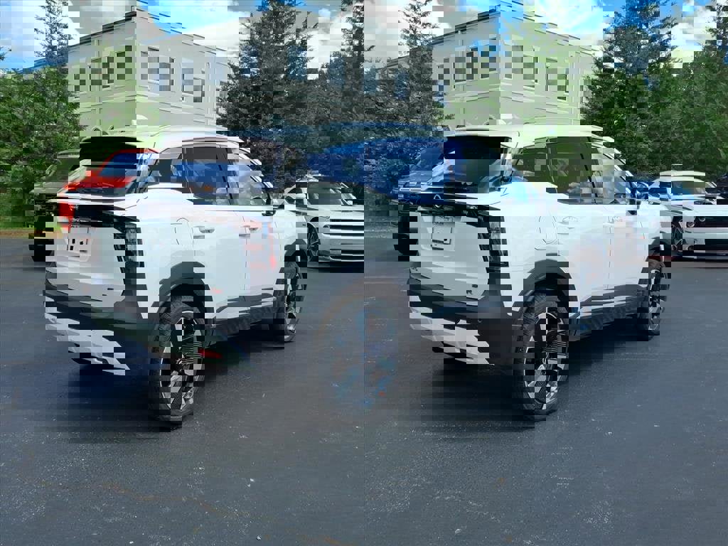 New 2025 Nissan Kicks SR image 3