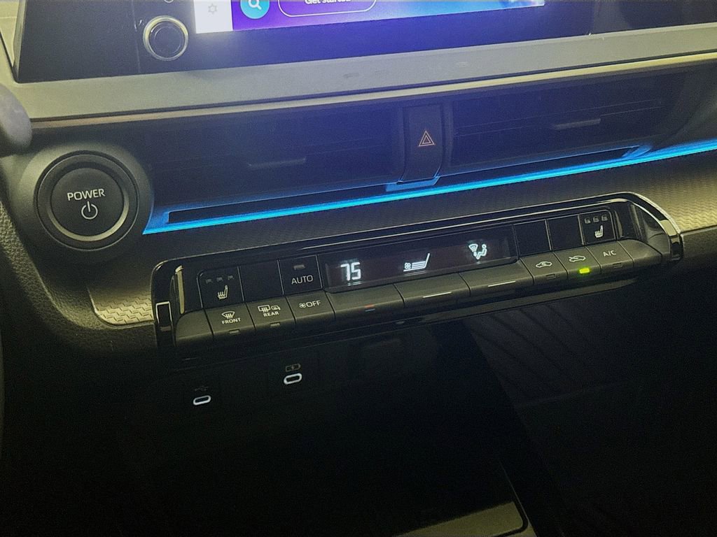 Used 2023 Toyota Prius XLE image 17