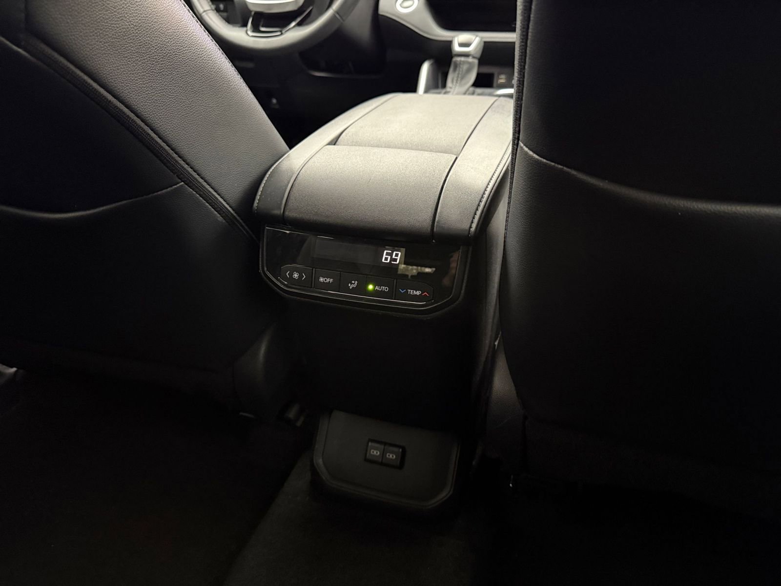 Used 2025 Toyota Highlander XSE AWD/4WD image 24