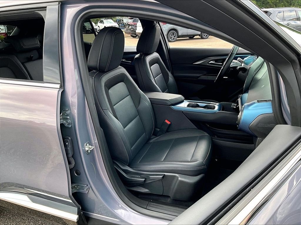 Used 2024 Chevrolet Equinox EV LT FWD image 11