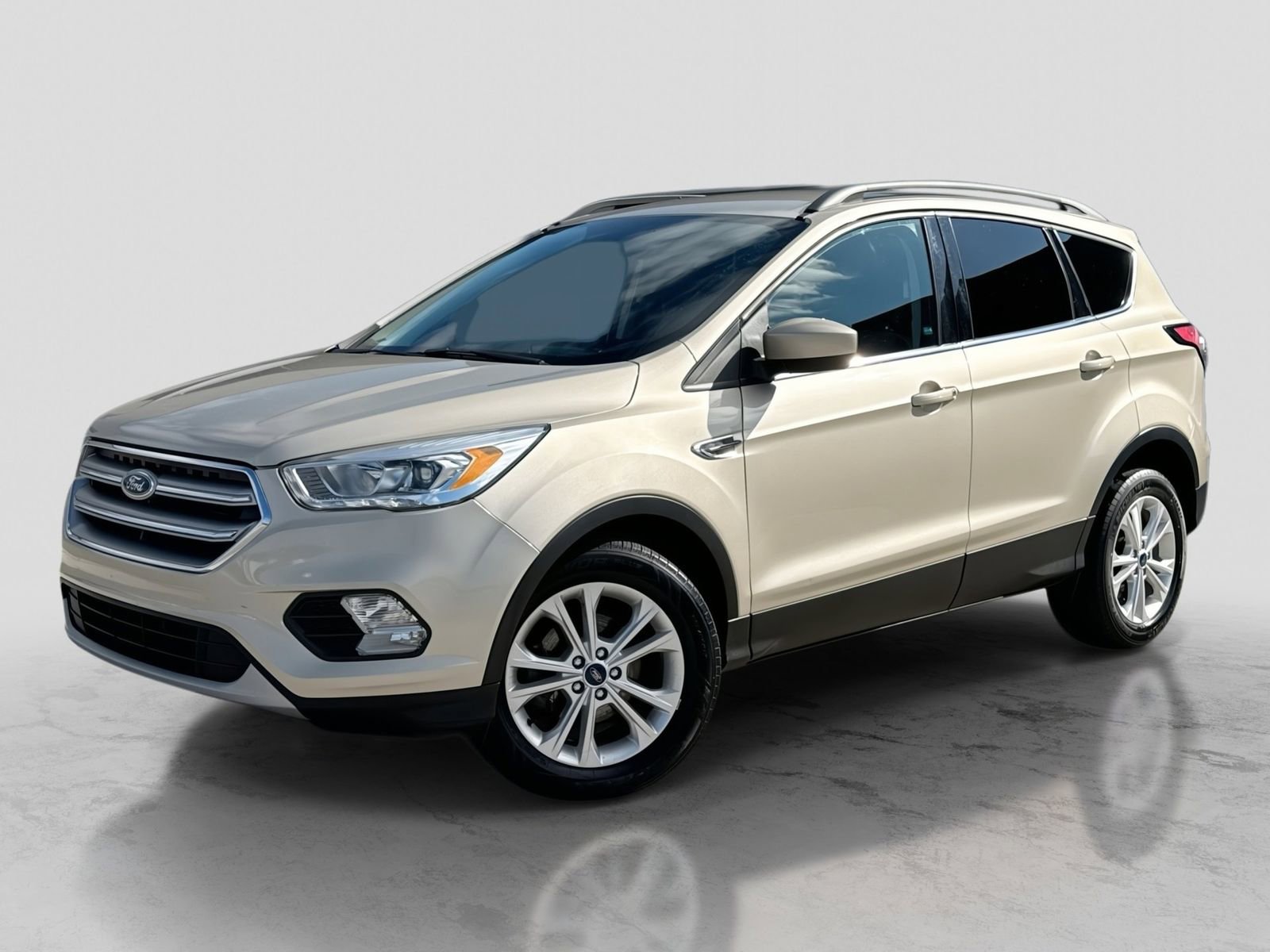 Used 2017 Ford Escape SE w/ Equipment Group 201A image 1