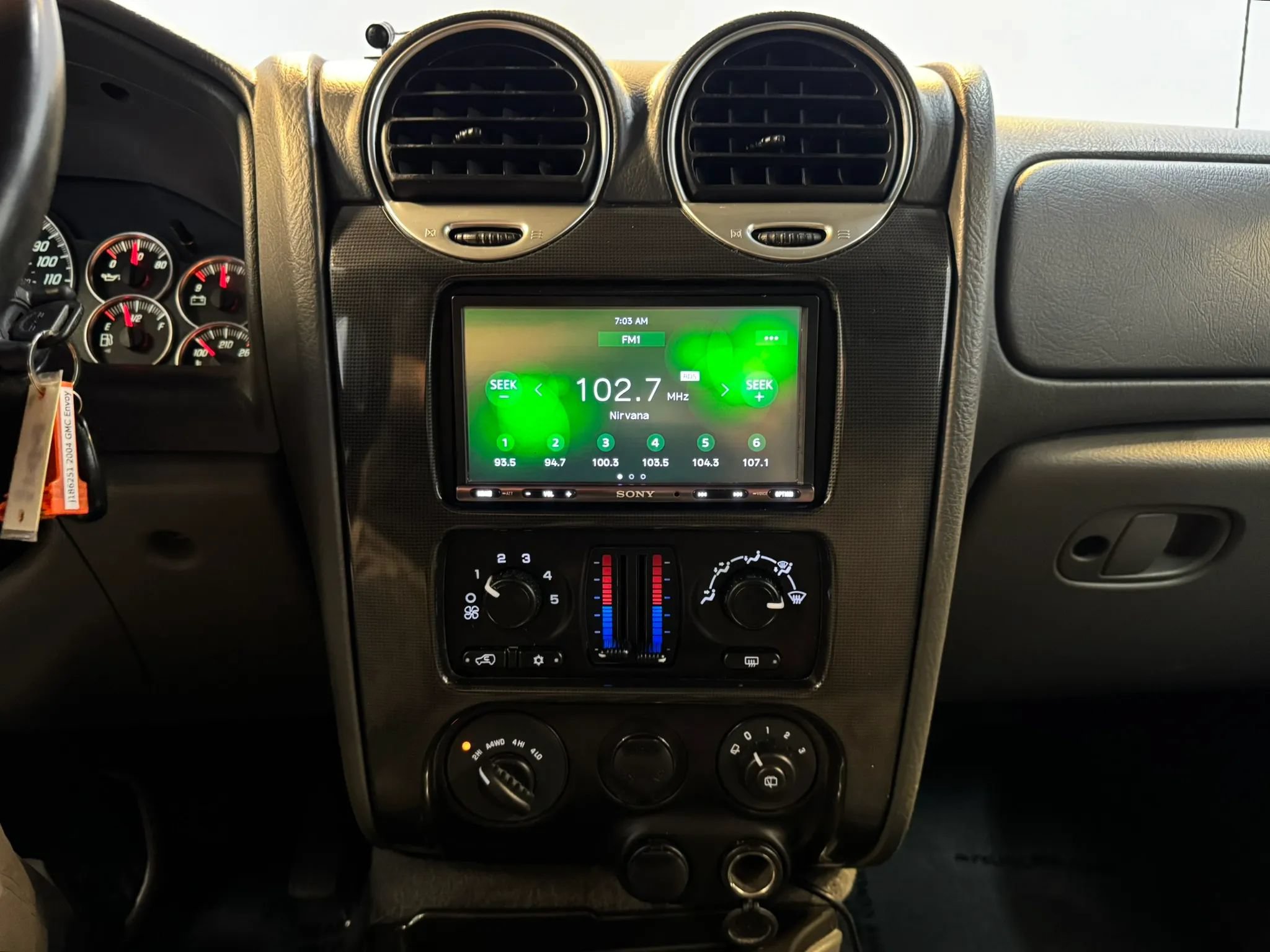 Used 2004 GMC Envoy XUV SLE w/ 1SB Preferred Equipment Group AWD/4WD image 16