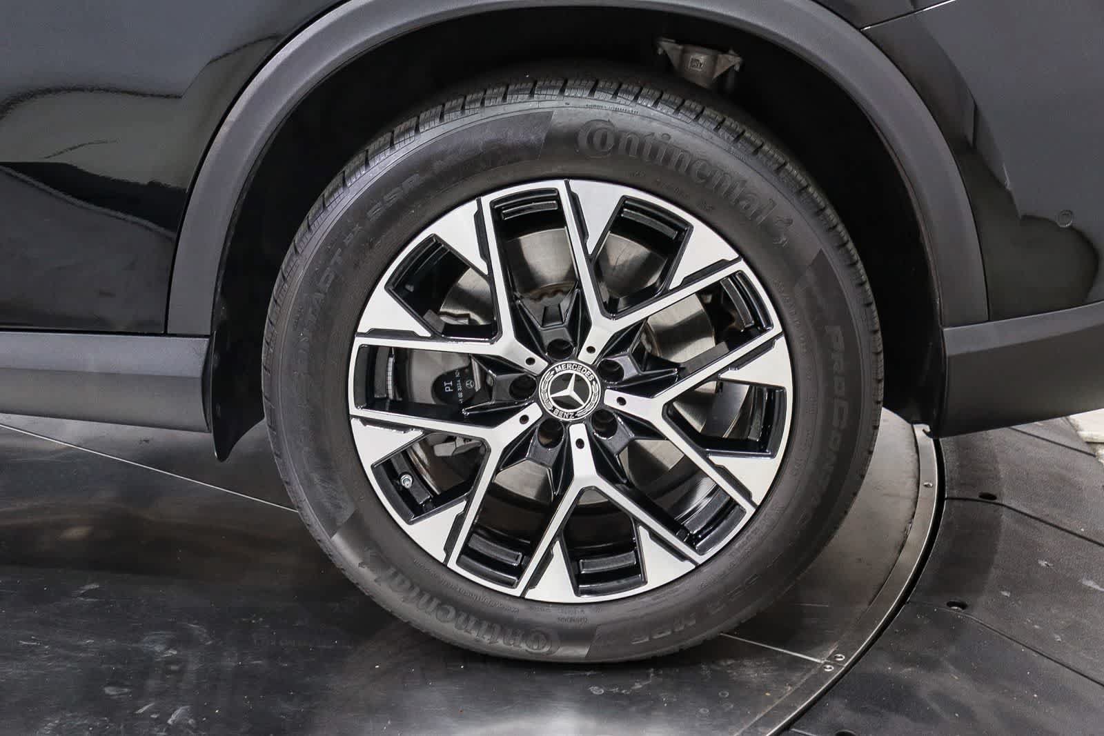 Used 2025 Mercedes-Benz GLC 350e 4MATIC image 10
