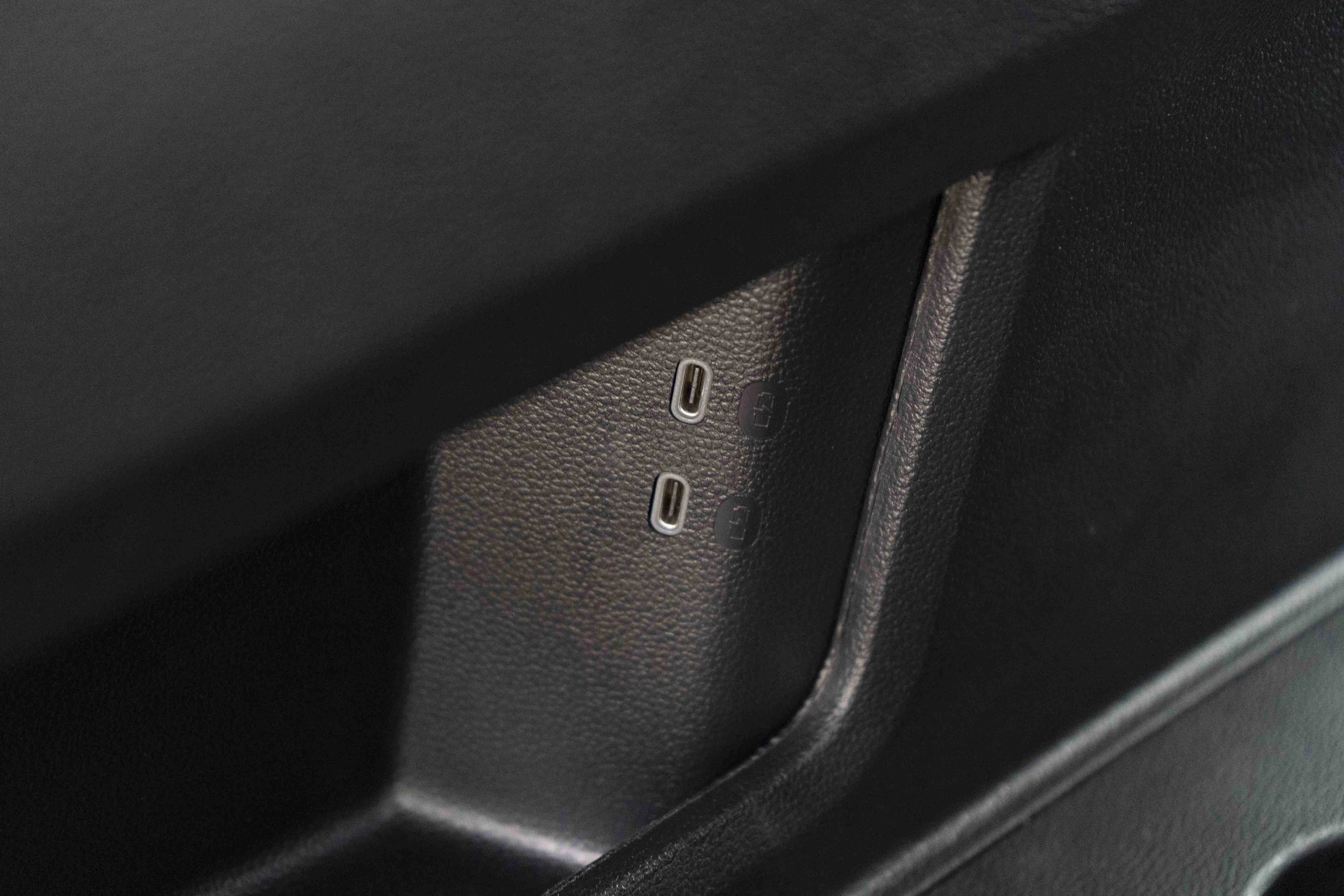 Used 2024 Volkswagen Atlas SE w/ Black Wheel Package FWD image 44