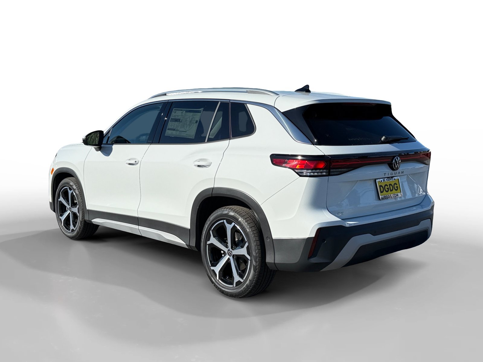 New 2026 Volkswagen Tiguan SE FWD image 3